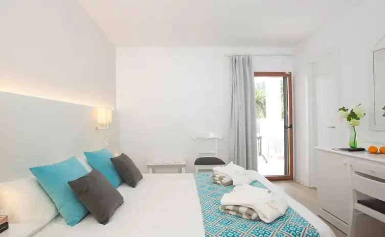 Double room with view (full double bed)