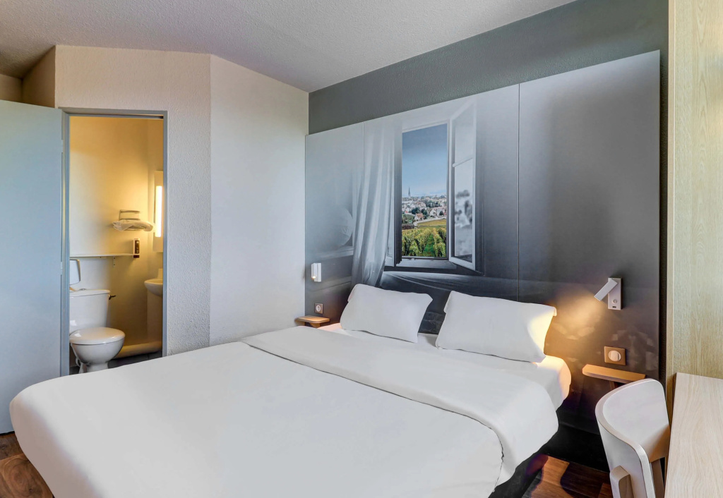 Double room (full double bed)