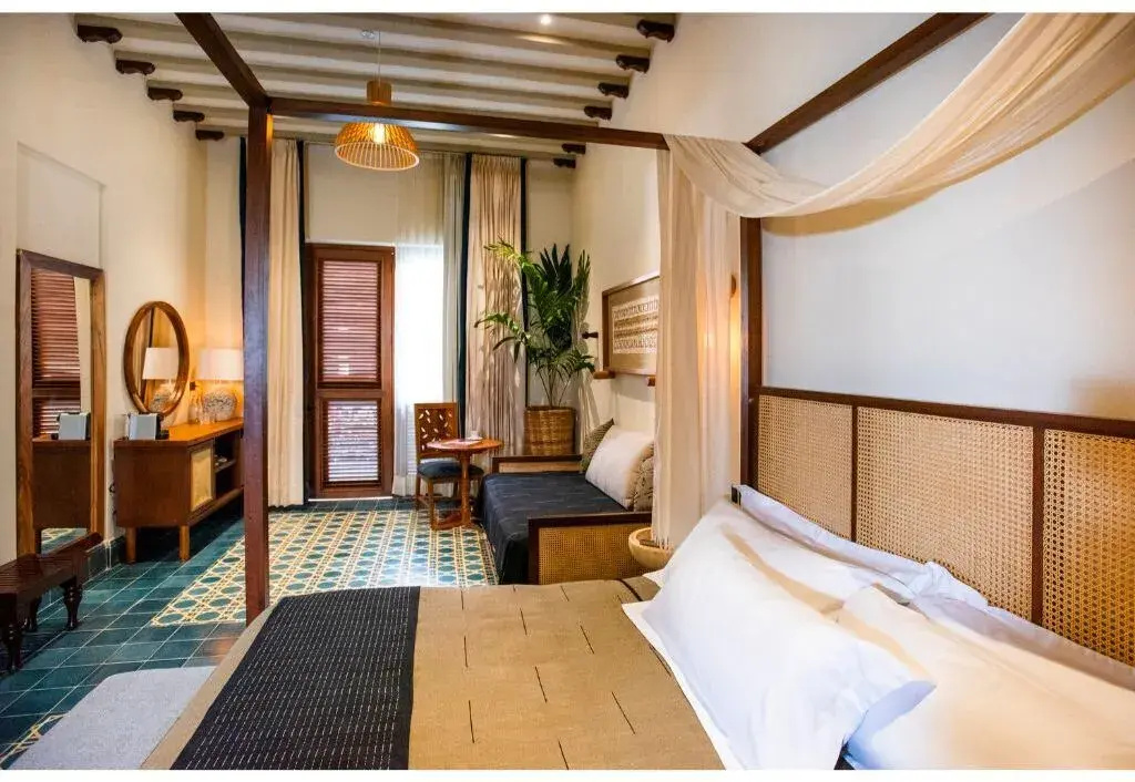 Plunge Pool Double room with partial view full double bed