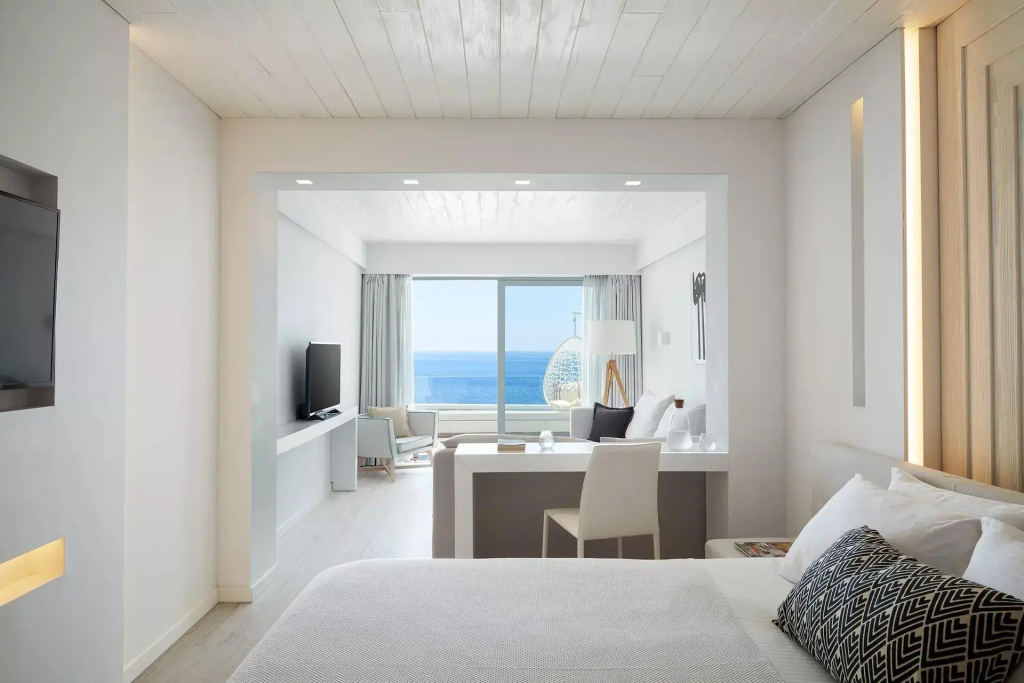 Executive with Outdoor Jacuzzi Junior Suite beachfront