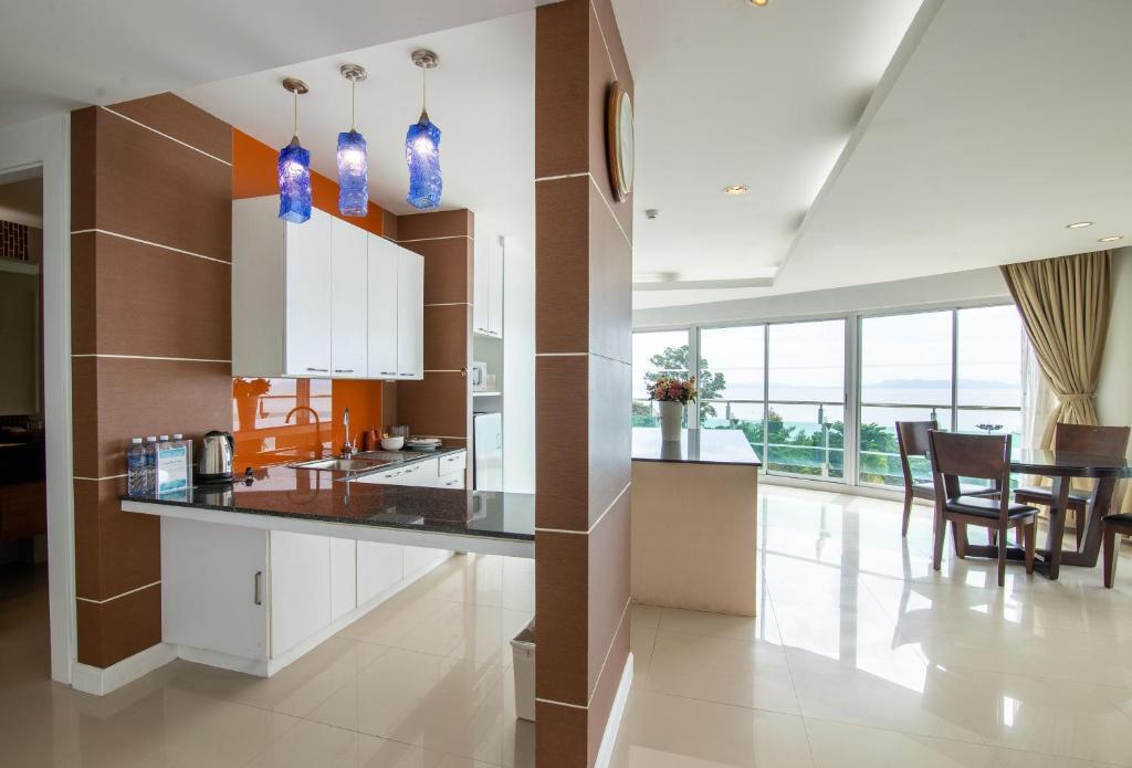 Люкс Panoramic с 2 комнатами с видом на море в Royal Beach View Suites