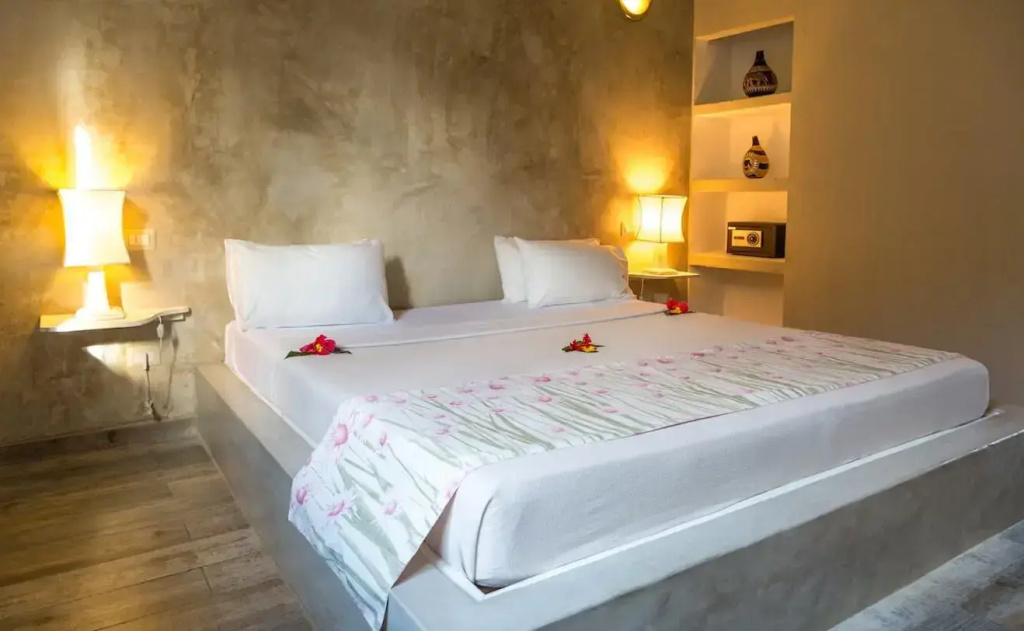 Standard Double Suite (full double bed)