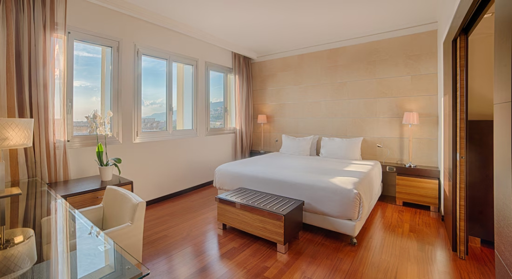 Double Suite with view (full double bed)