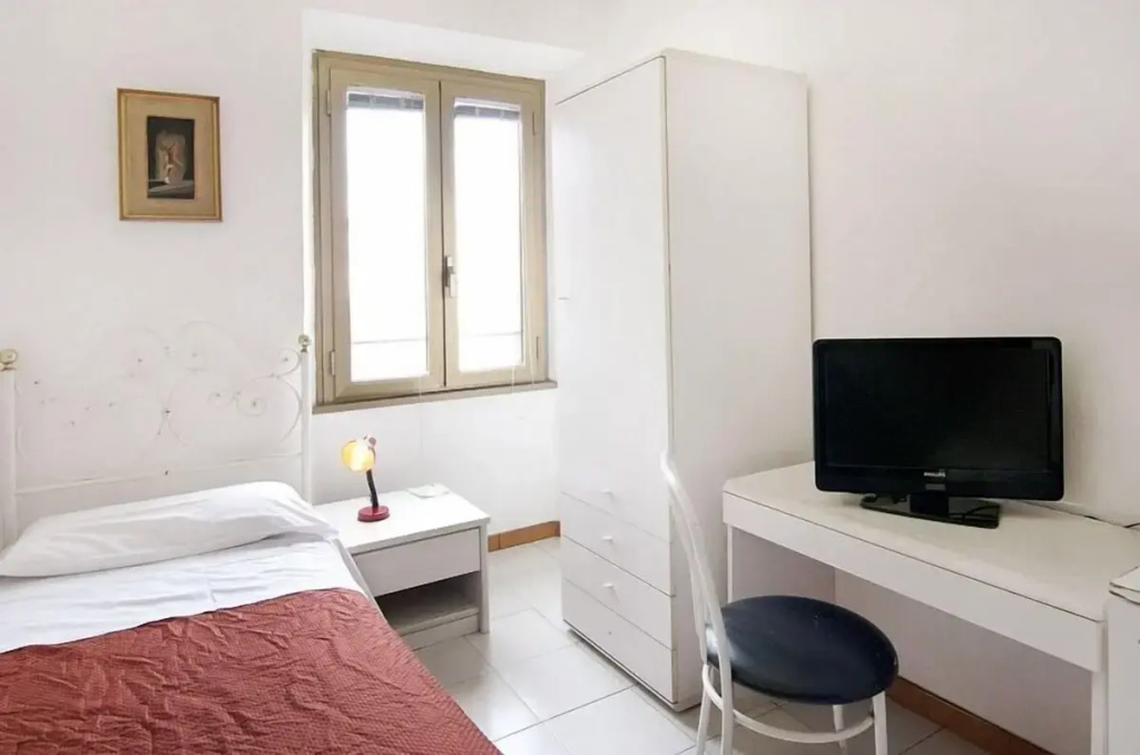 Double room (full double bed)