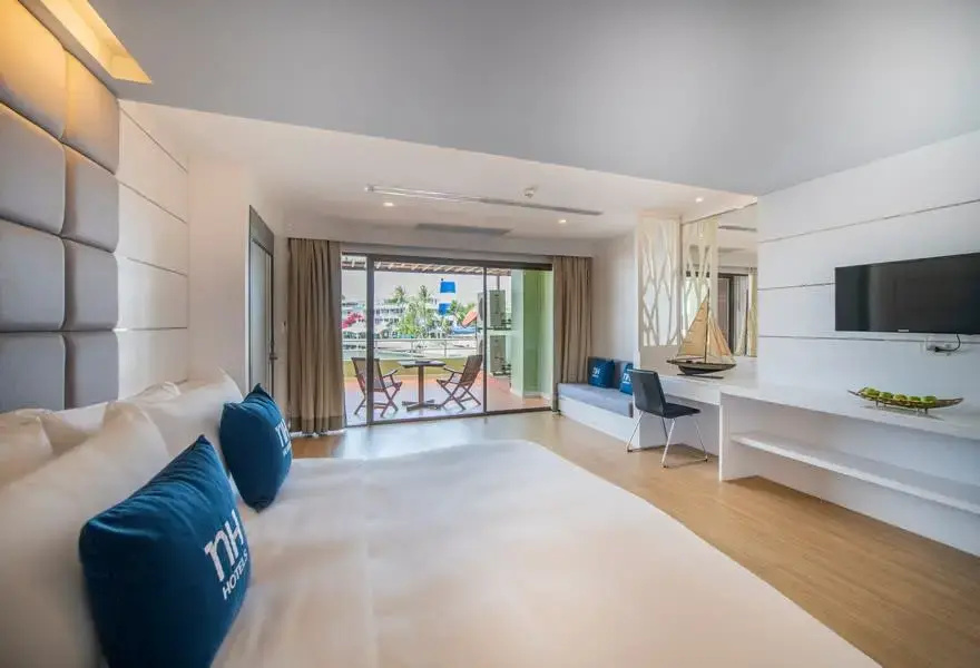 Premier Marina Double Suite (full double bed)