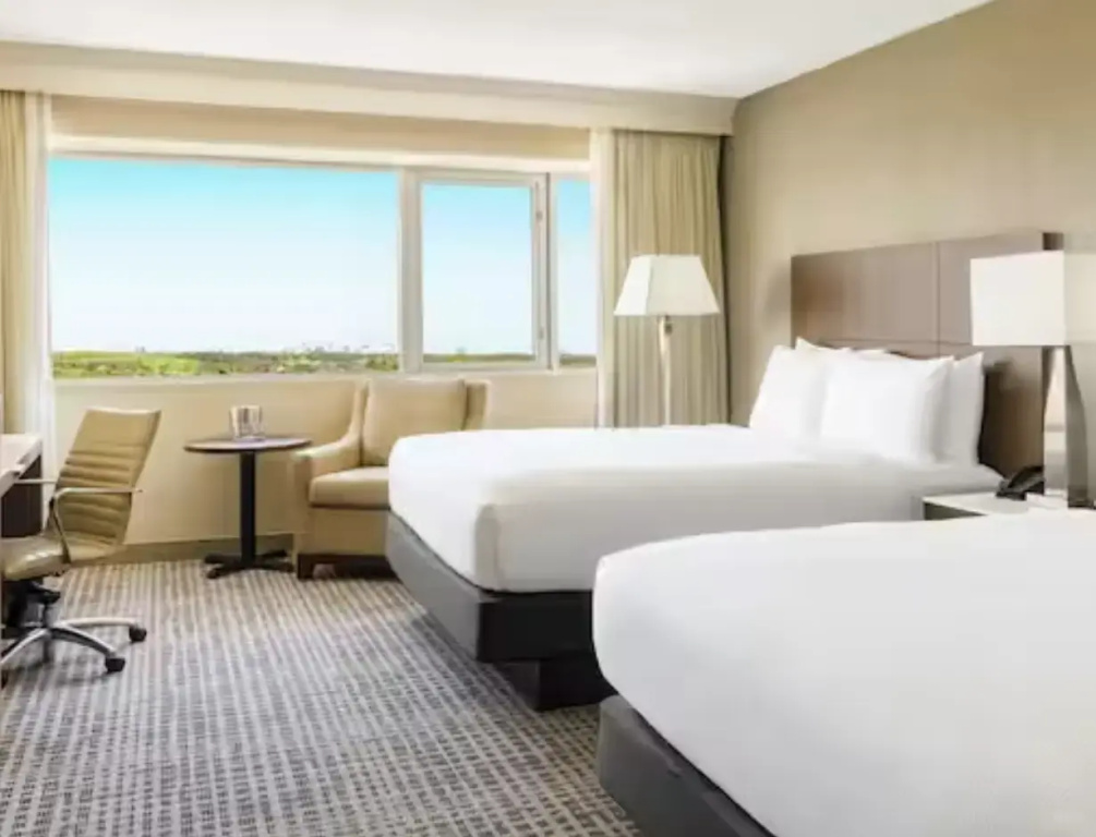 DoubleTree by Hilton Orlando Airport Room Type - 1 king bed with atrium view balcony