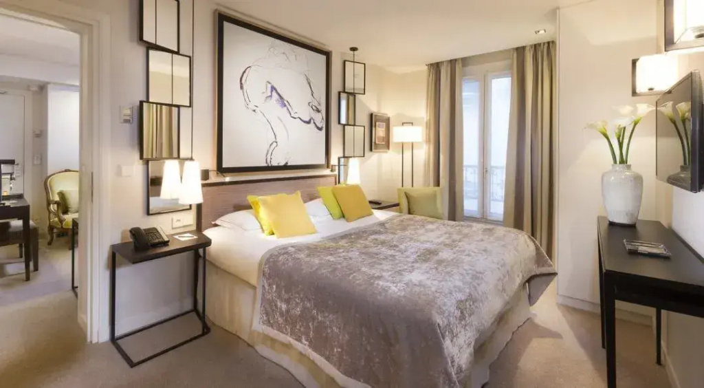 Double Suite with balcony (full double bed)