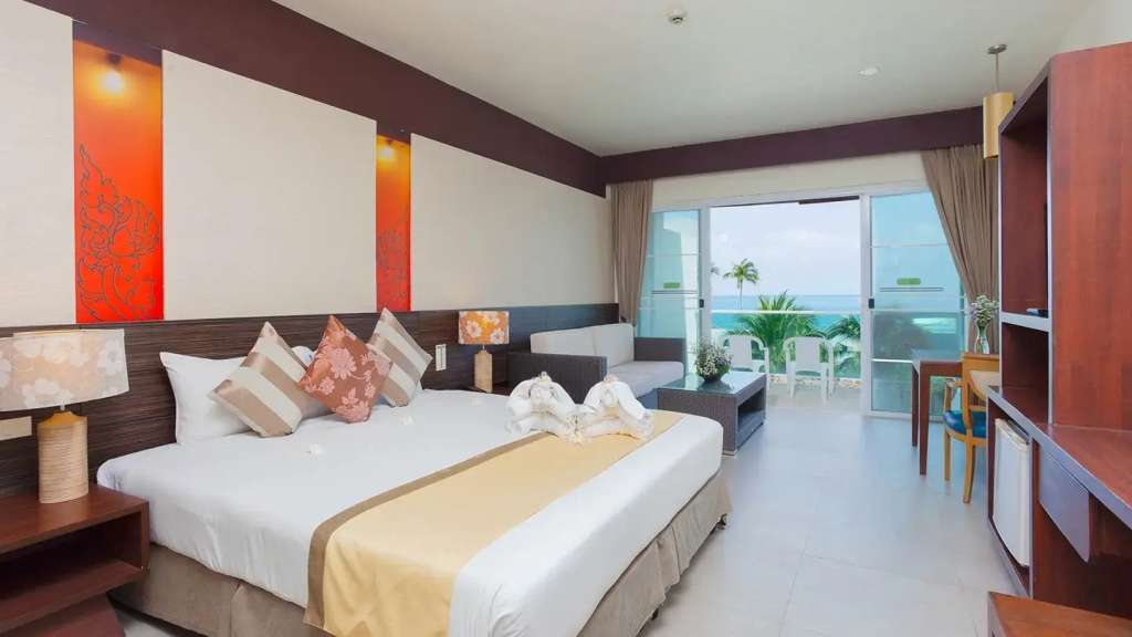 Deluxe Double room with balcony and with partial sea view (full double bed)