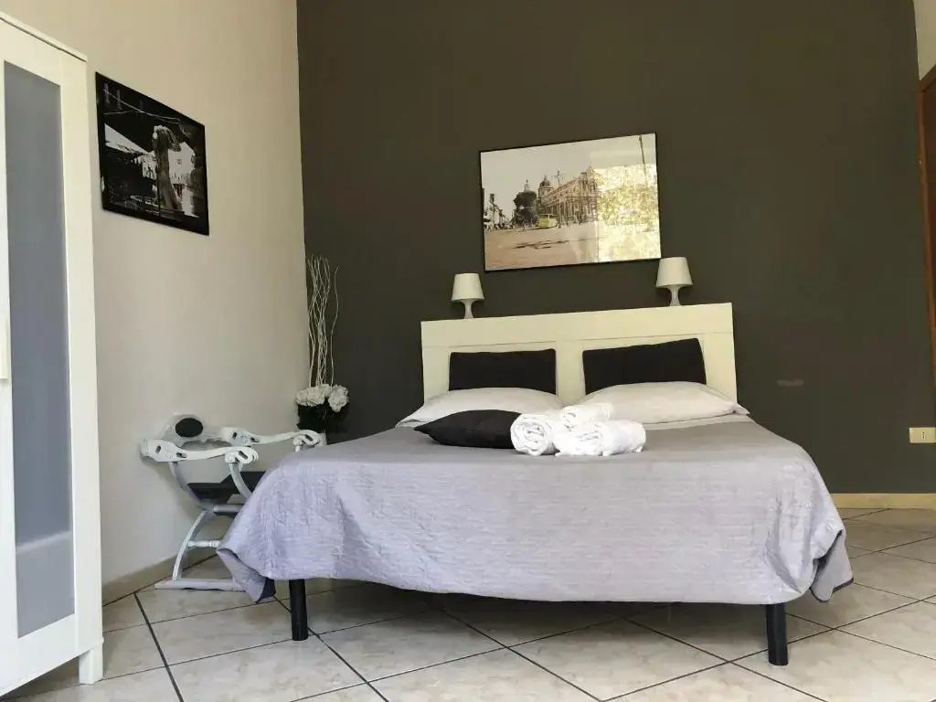 Double room (full double bed)