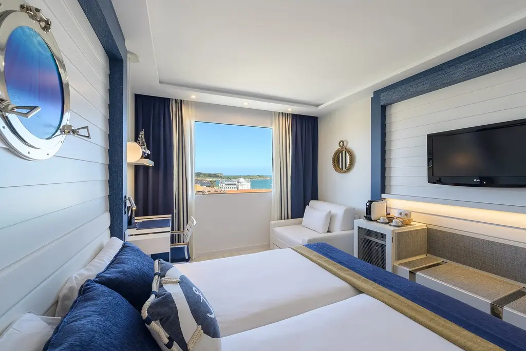 Deluxe Quadruple room