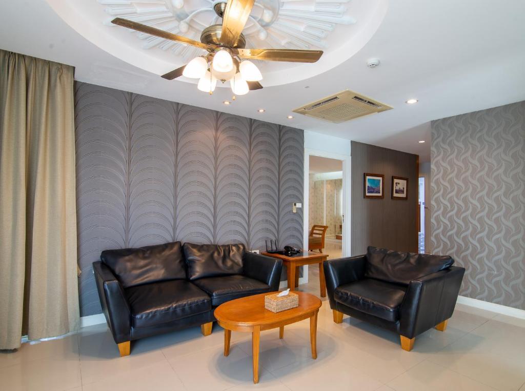 Люкс с 2 комнатами с видом на море в Royal Beach View Suites