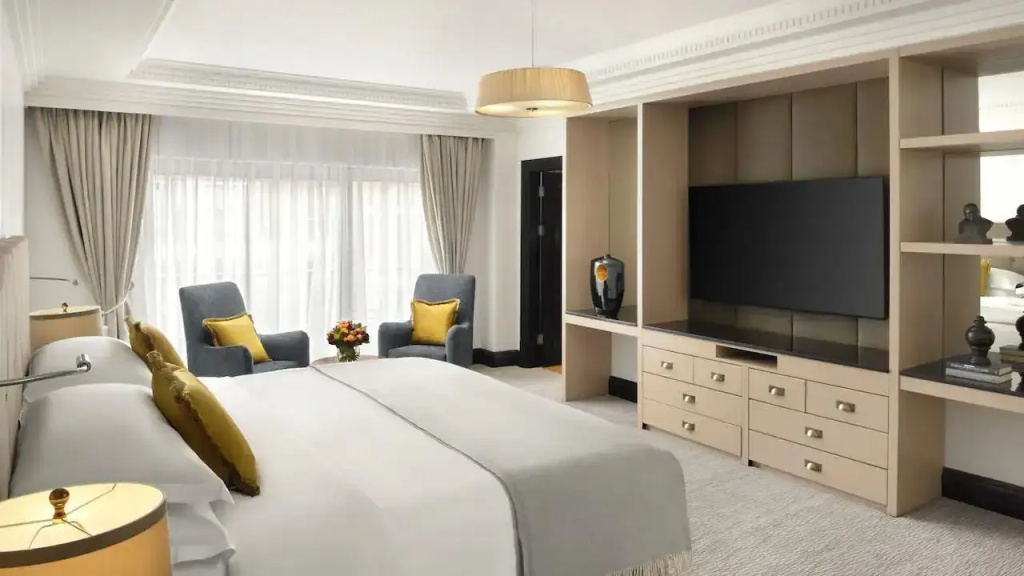 Premium Double Suite with balcony (full double bed) (bed type is subject to availability)