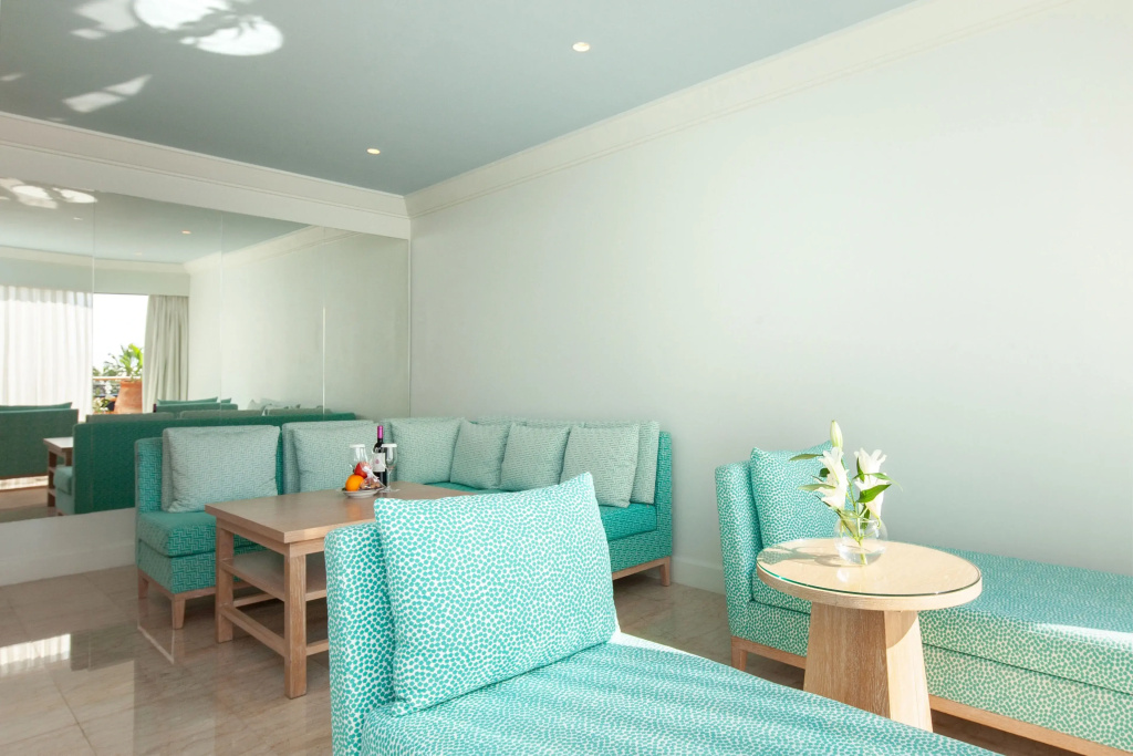1 Bedroom Superior Double Suite with sea view (twin beds)