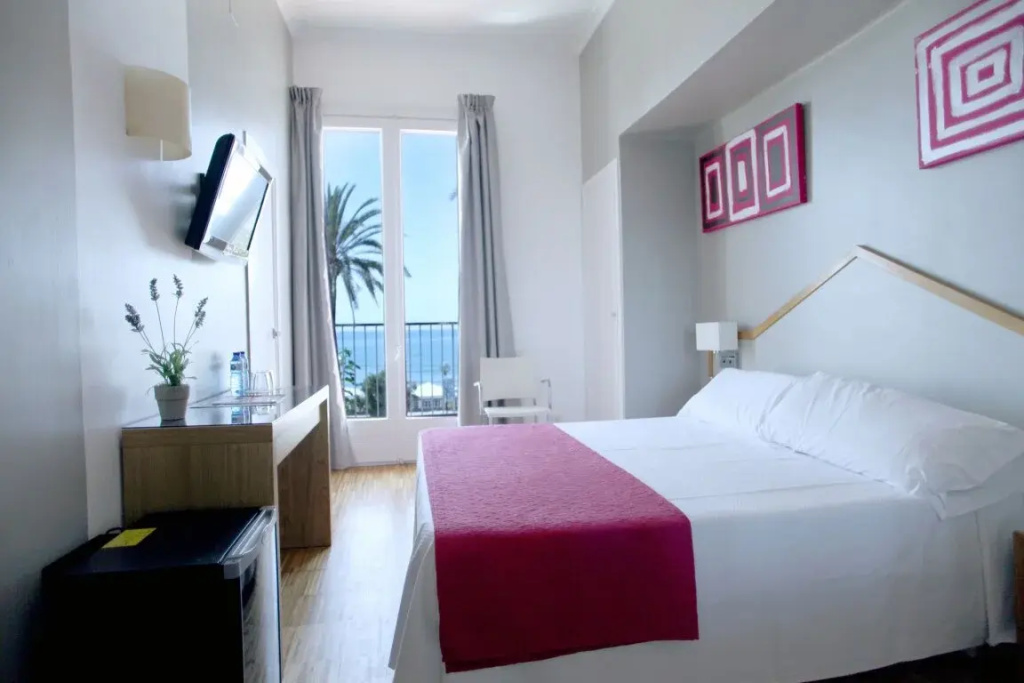 Double room with sea view (full double bed)