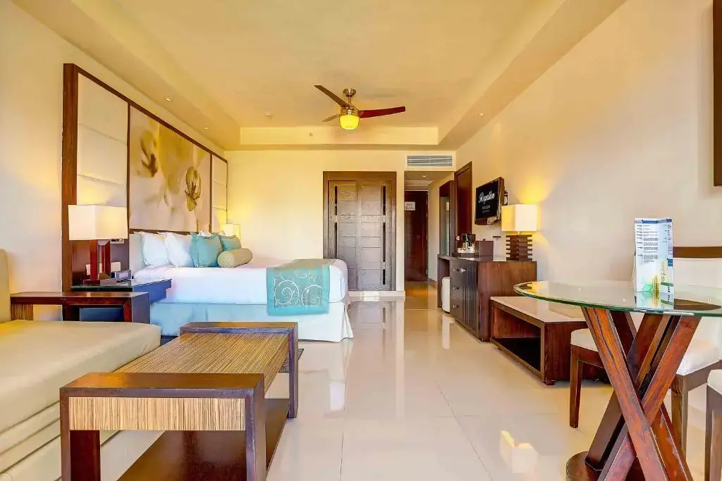 Luxury Diamond Club Quadruple room with ocean view