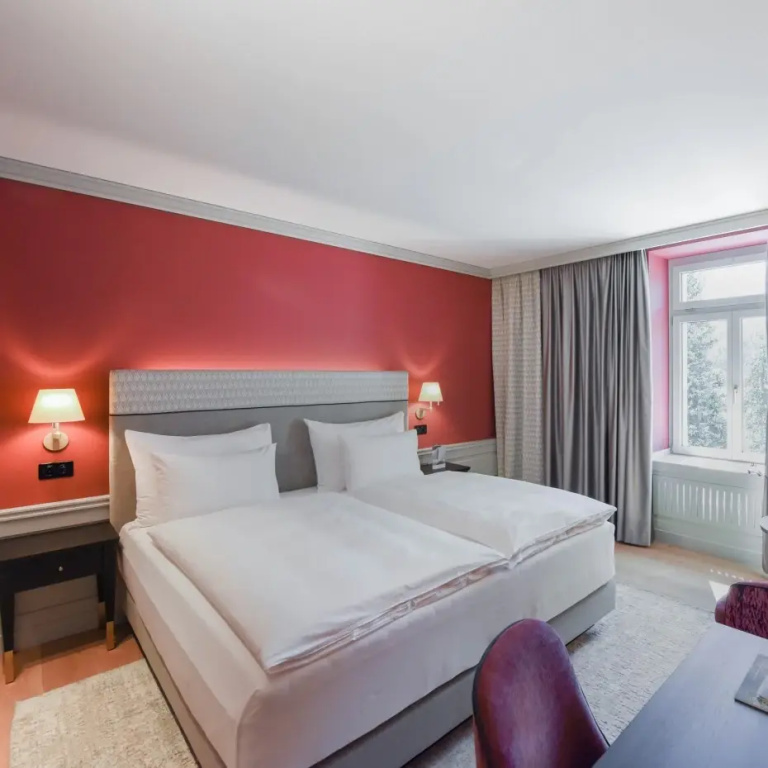 Corner Double Cresta room with balcony (full double bed)