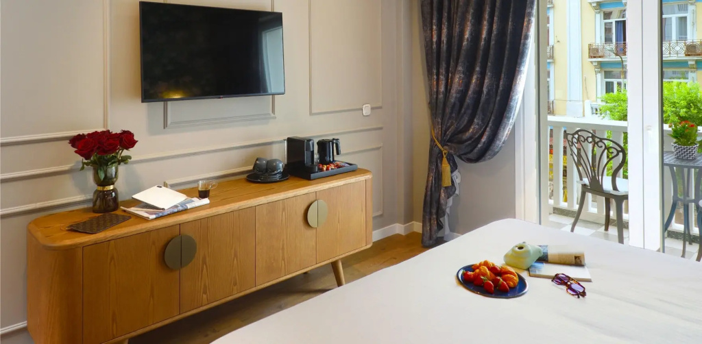 Deluxe Double room (full double bed)