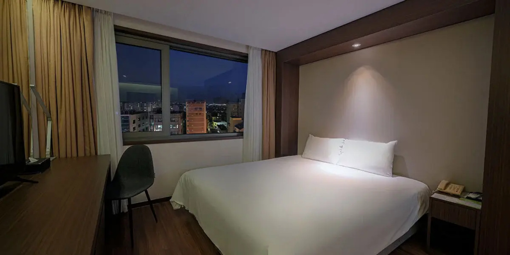Standard Double room (full double bed)