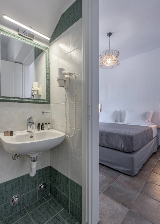 Basic Double room (full double bed)
