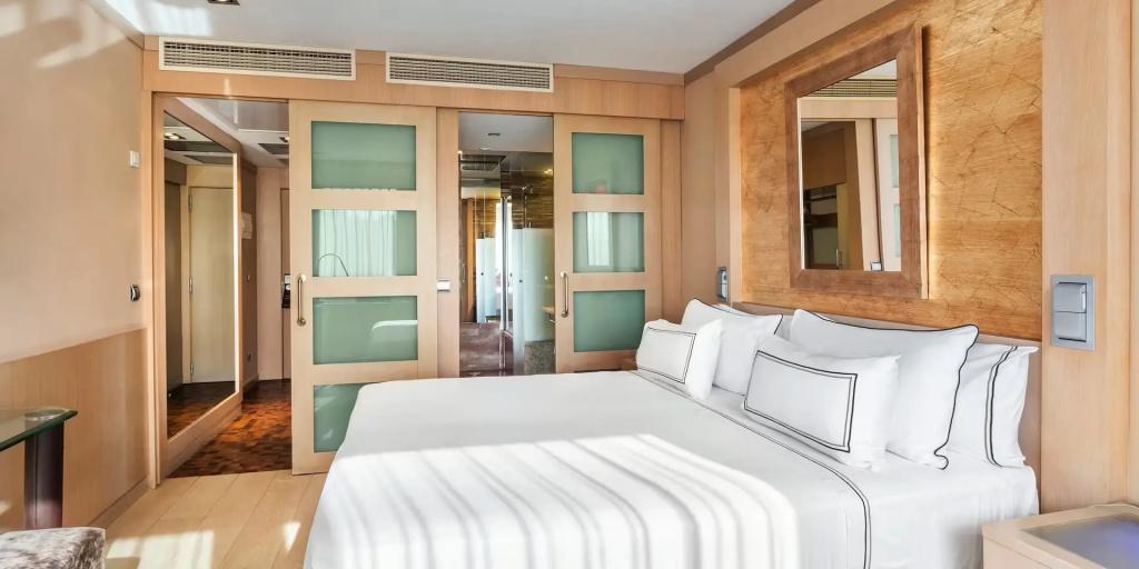 Premium Double room with view (full double bed)