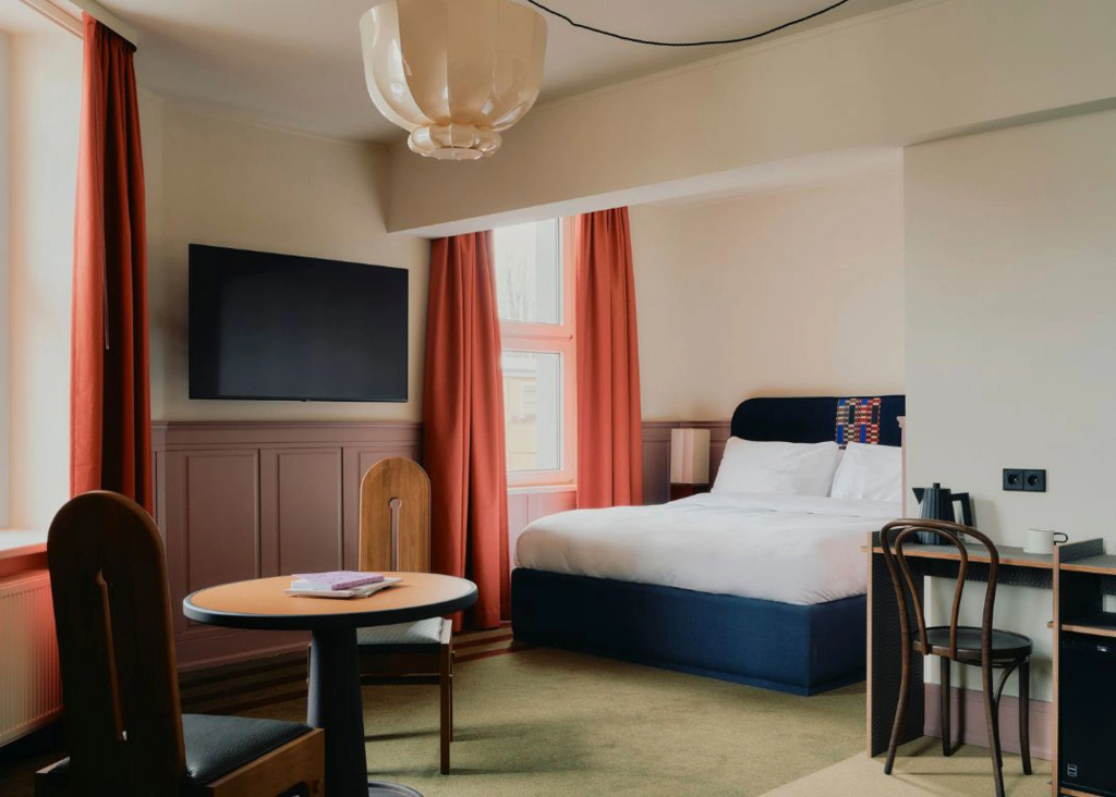 Corner Double Suite (full double bed)