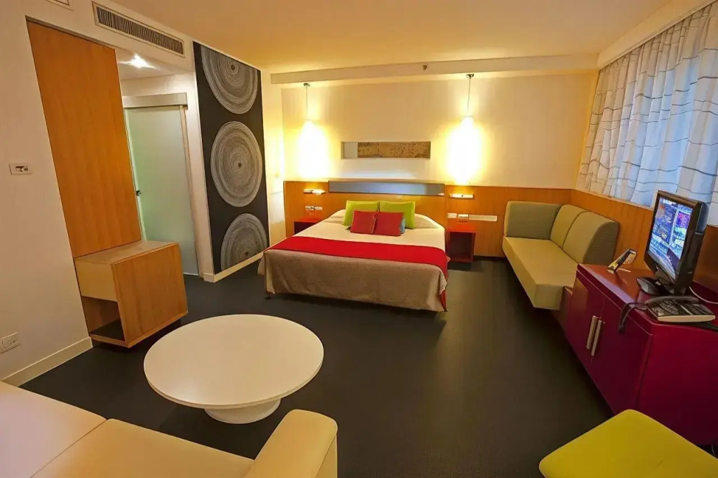 Deluxe Double room (full double bed)