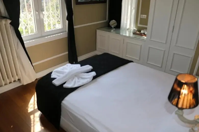 Double Suite (full double bed)
