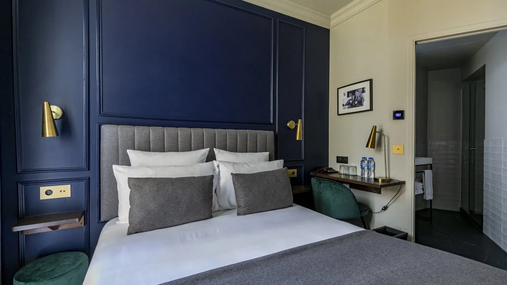 Classic Patio Double room (full double bed)