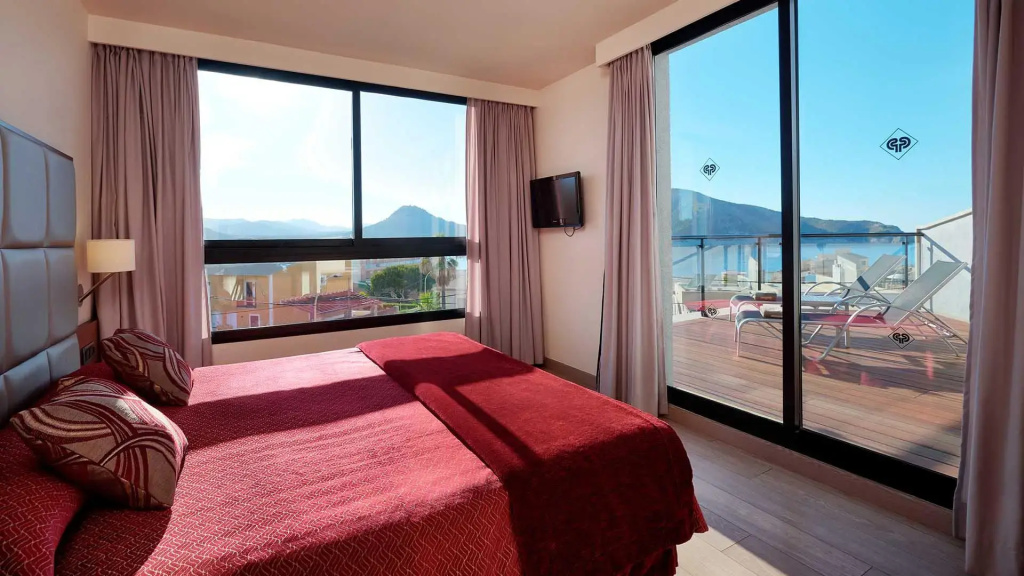 Deluxe Double Junior Suite (full double bed)
