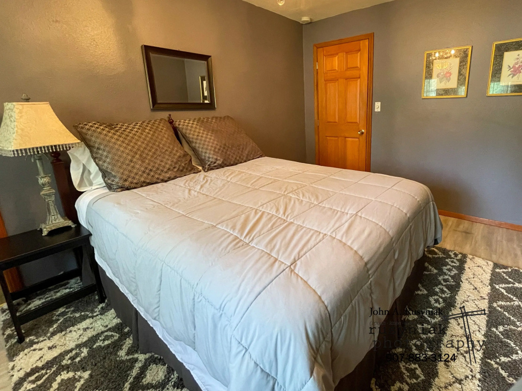 Mooseberry Double room (full double bed)