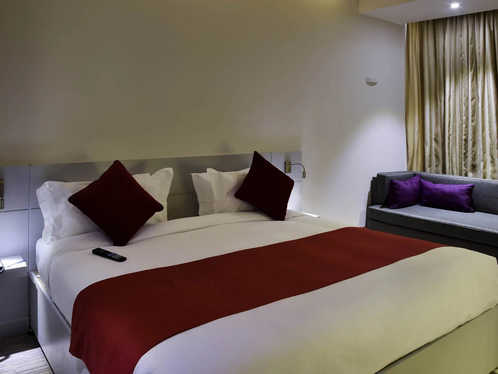 1 Bedroom Executive Double Suite full double bed