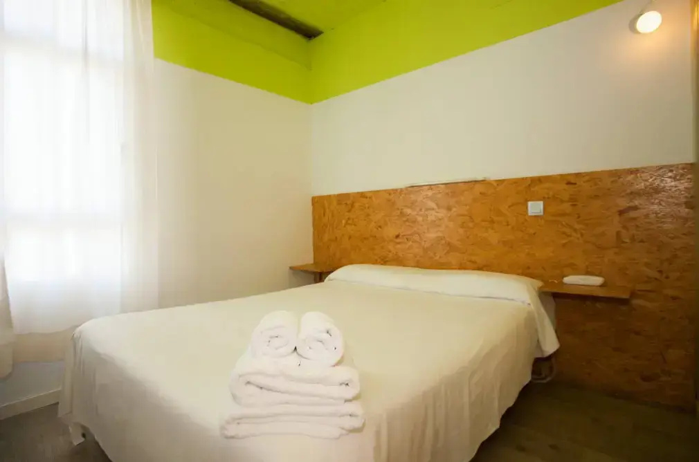 Double room (full double bed)