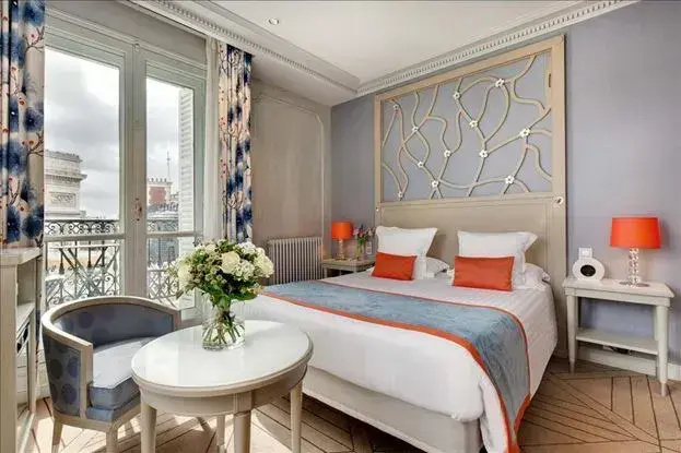 Privilege with Direct View on the Arc de Triomphe Double room (full double bed)