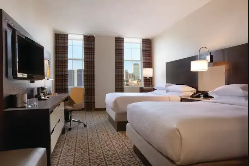 DoubleTree by Hilton Boston - Downtown - Tap to explore photos