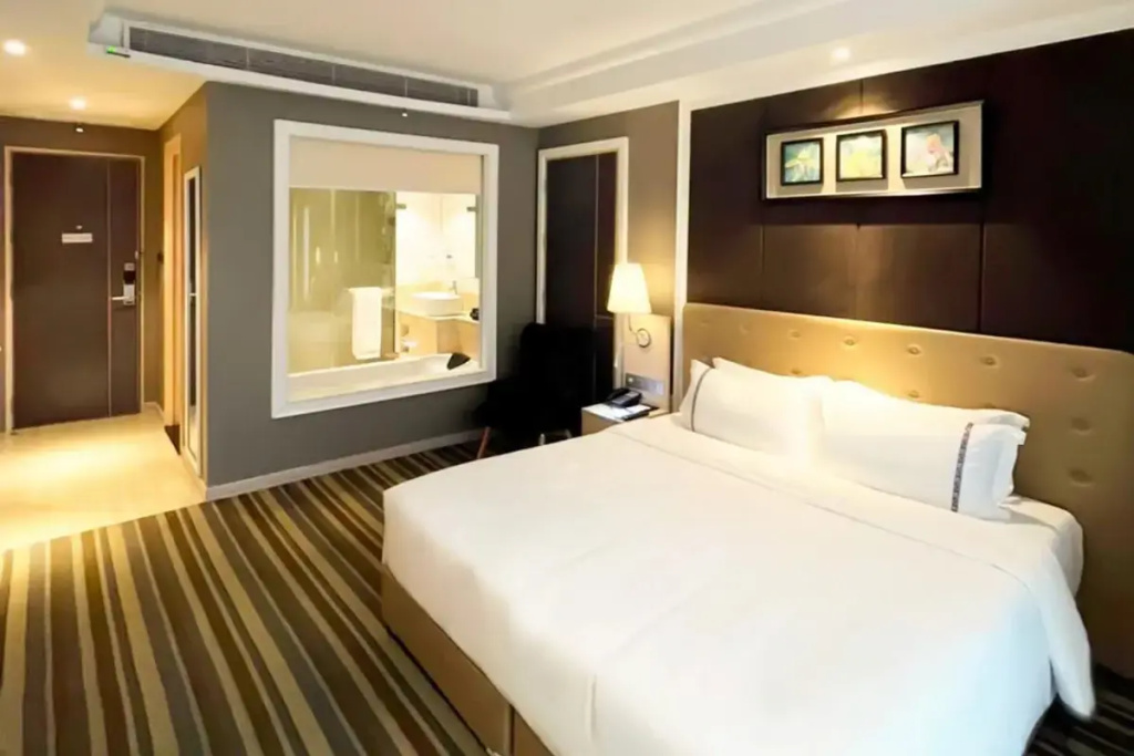 Deluxe Double room (full double bed)