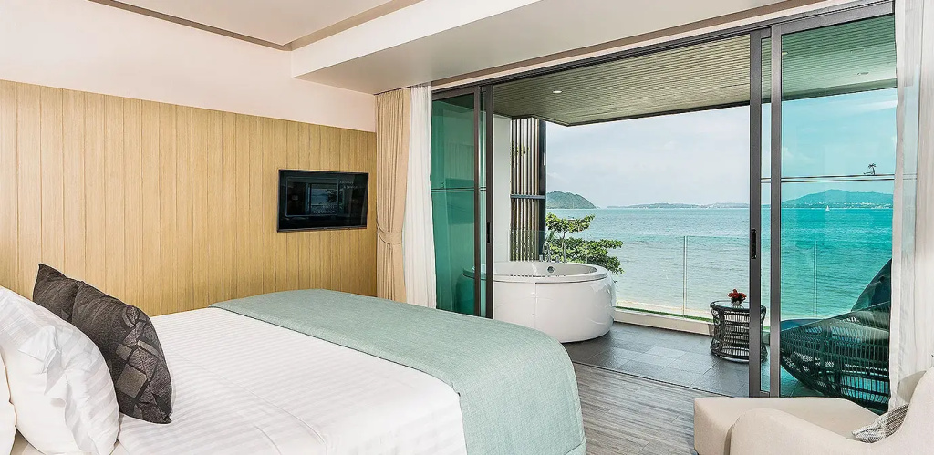 Premier Double room beachfront (full double bed)