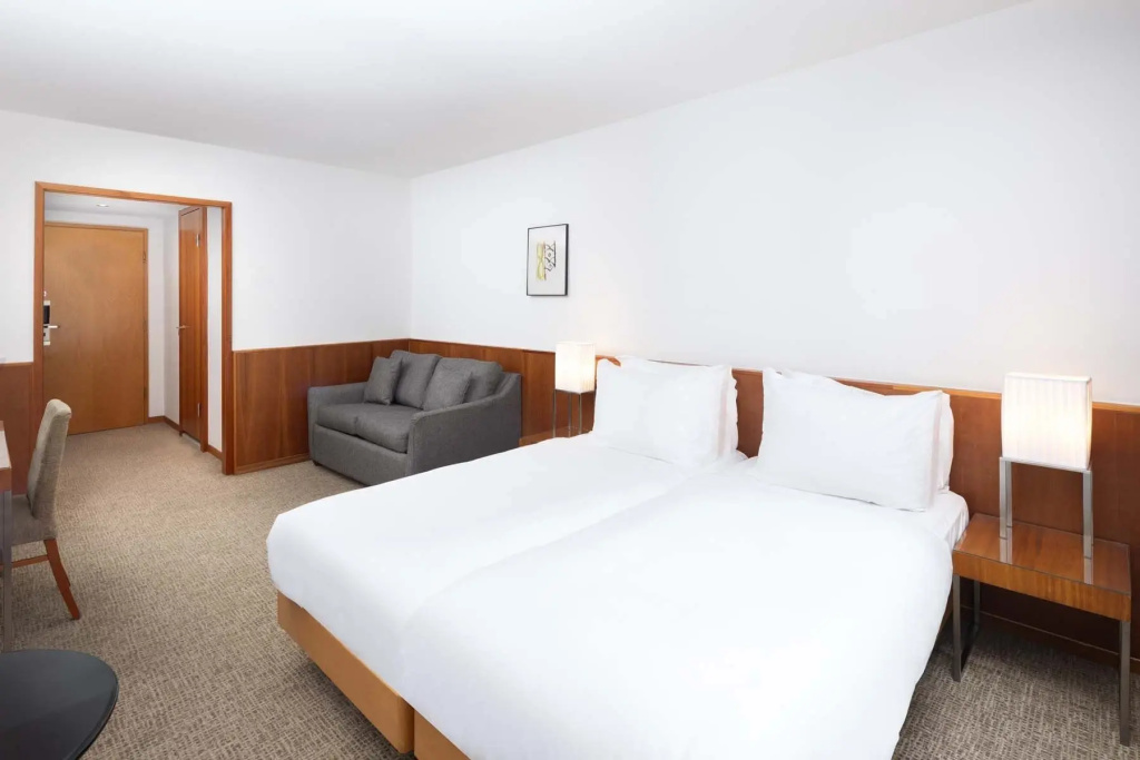 Spacious Urban Double room (twin beds)