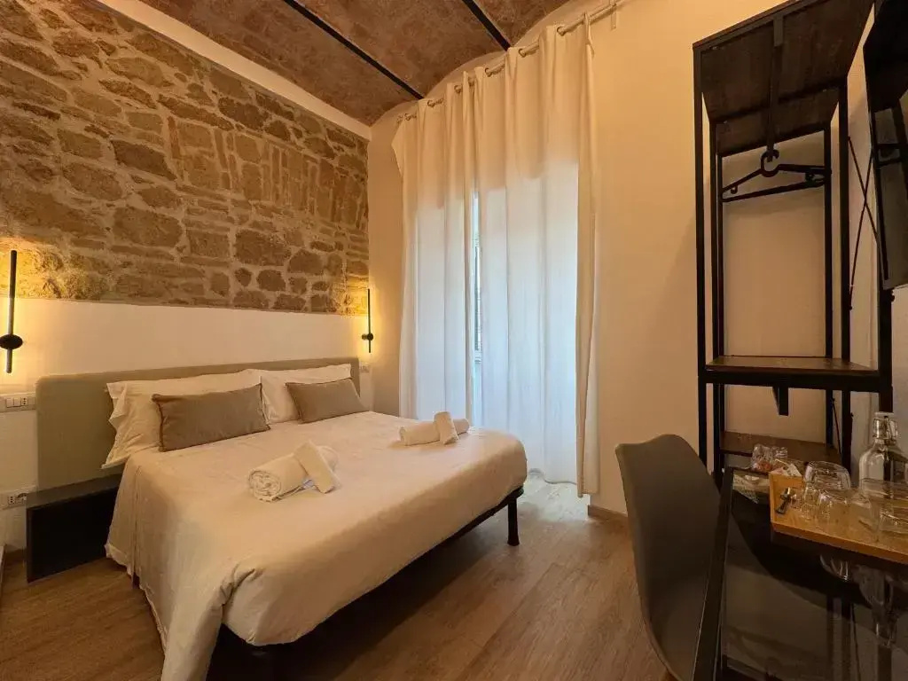Double Junior Suite (full double bed)