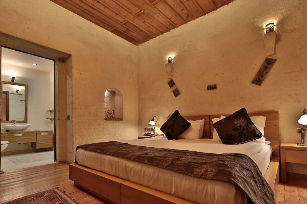 Superior with Terrace and Jacuzzi Double Suite (full double bed)