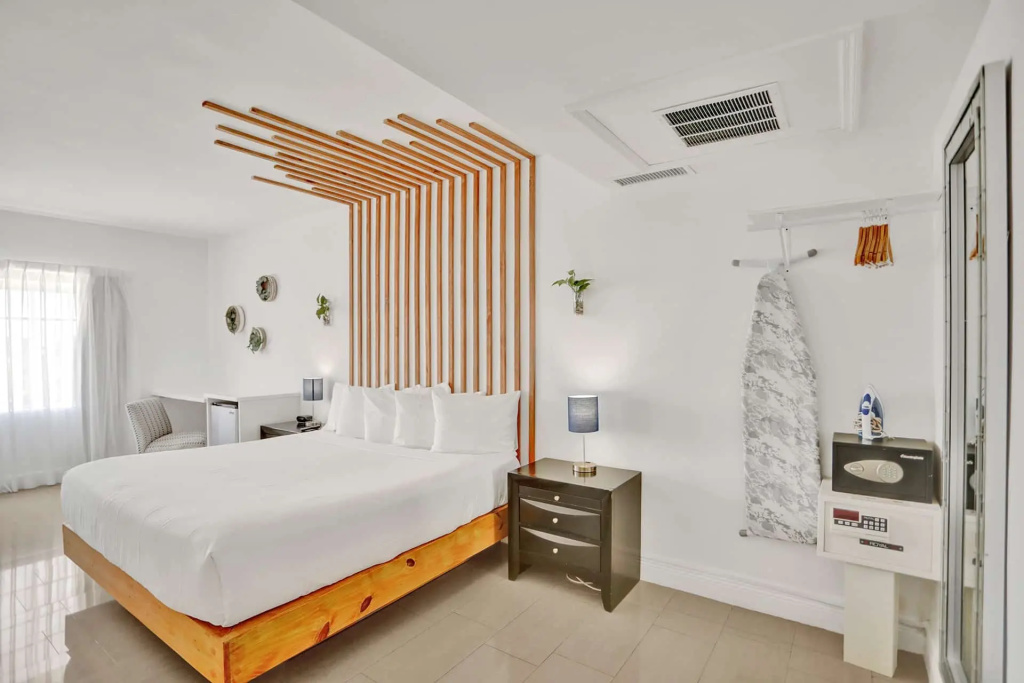 Deluxe ADA Double Studio (full double bed)