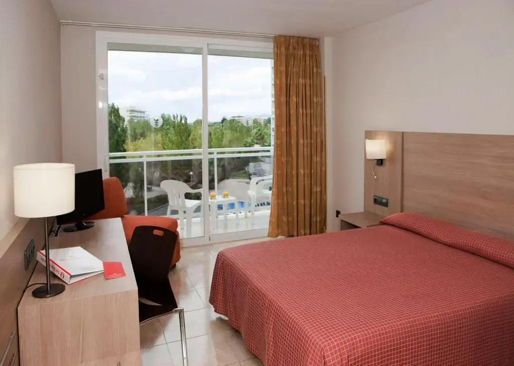 Double room with balcony (full double bed)