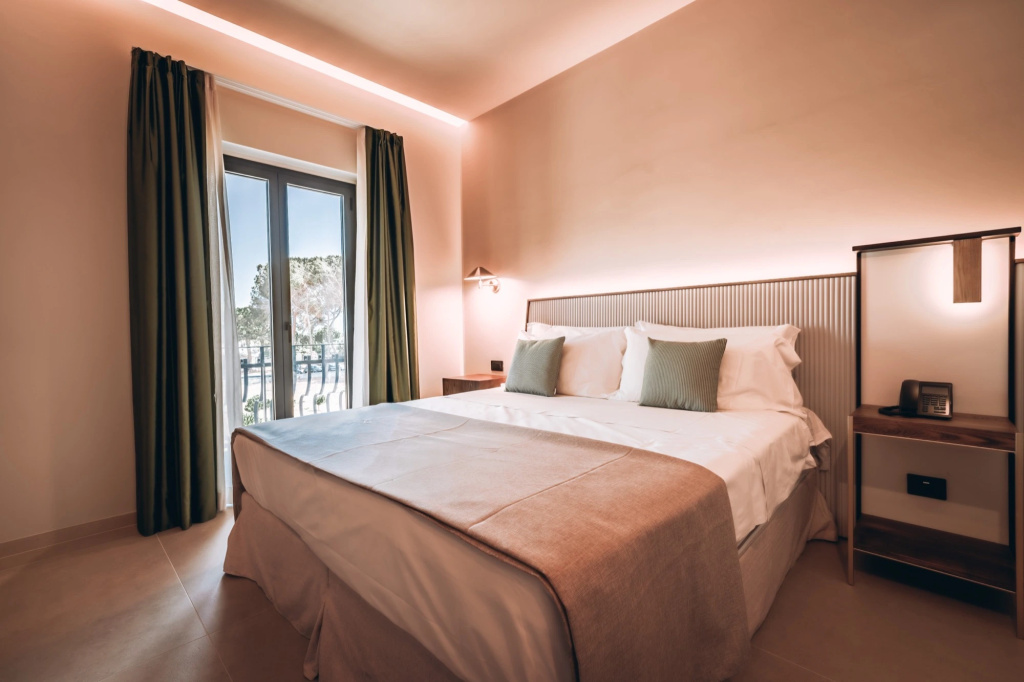 Double Private Pool Suite (full double bed)