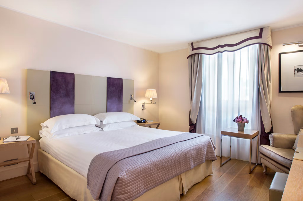 Deluxe Double room with Eiffel Tower view (full double bed)