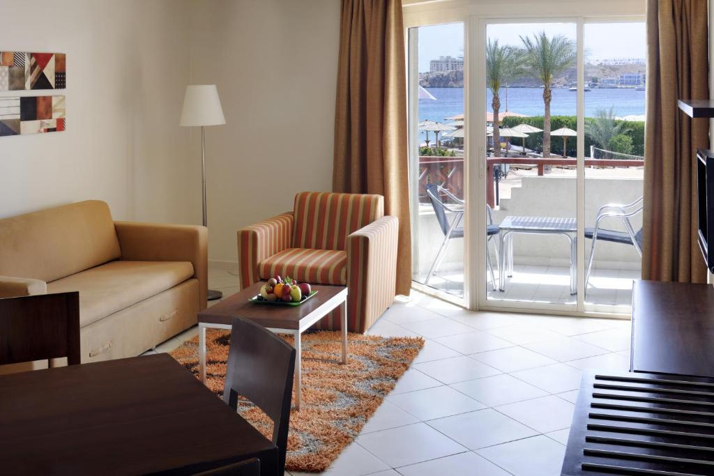 Двухместный люкс Executive с видом на море двуспальная кровать в Naama Bay Promenade Beach Resort by Accor