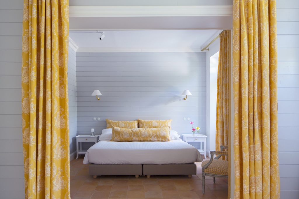 Deluxe Double Suite (full double bed)