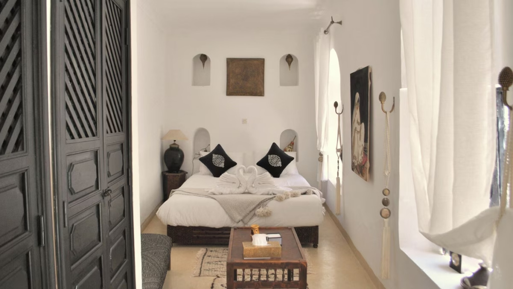 Superior Orientale Double Suite (full double bed)