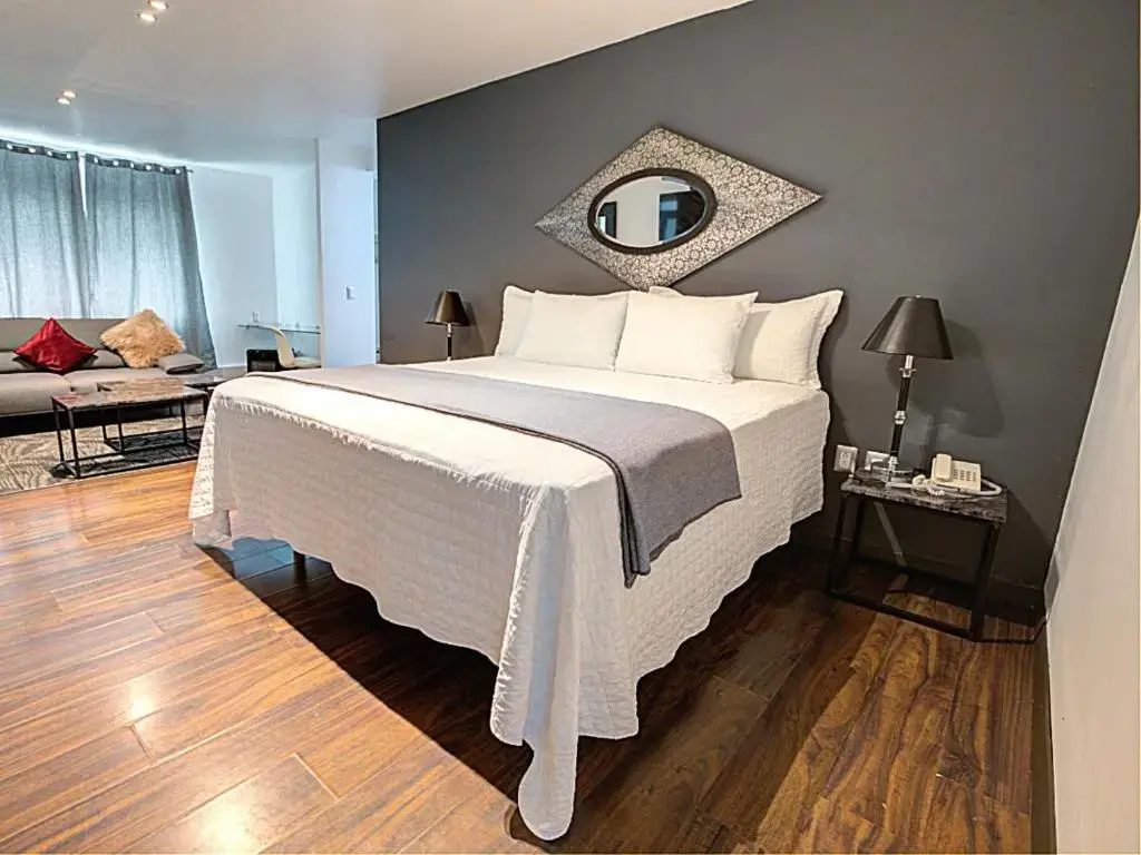 Double Suite (full double bed)