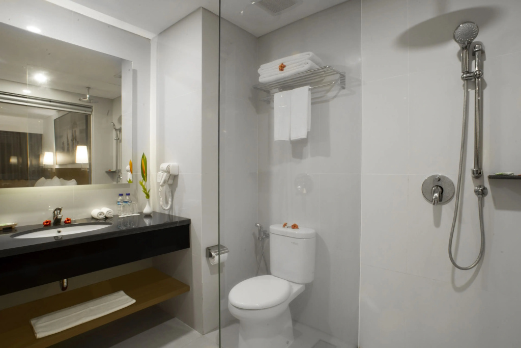 Deluxe Wing Double room with pool view (full double bed)
