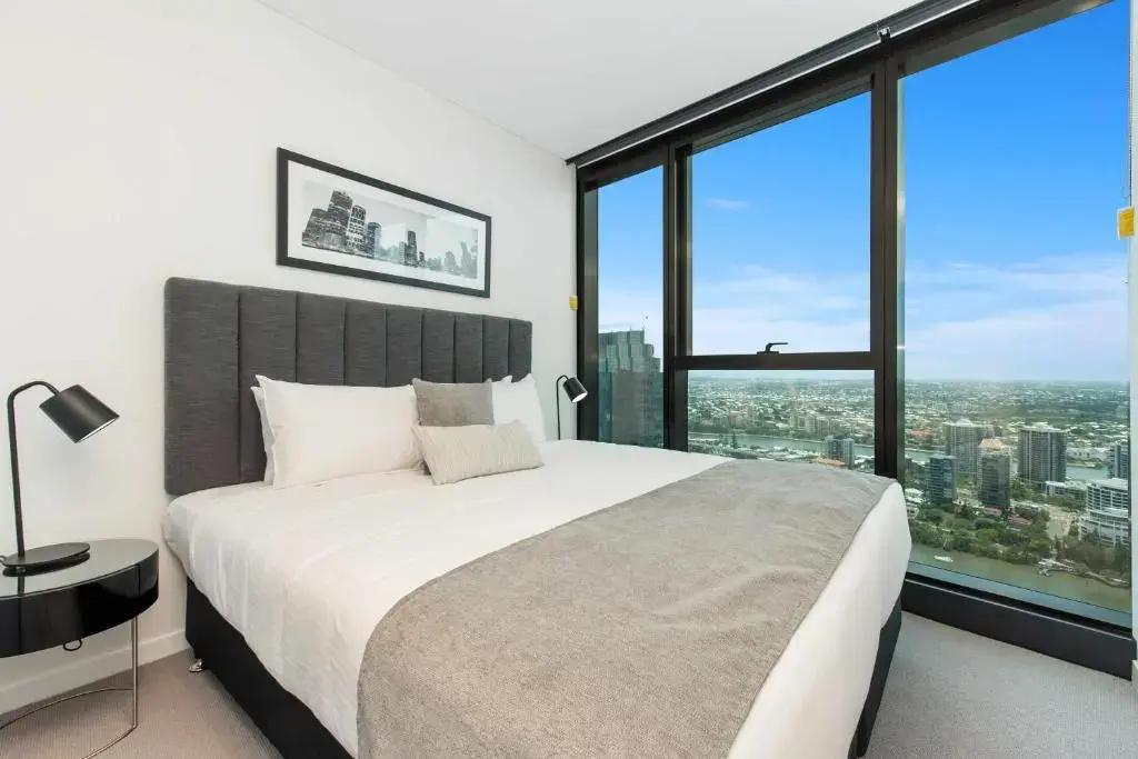 1 Bedroom Sky High Apartment