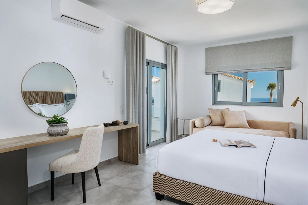 Double Junior Suite (full double bed)
